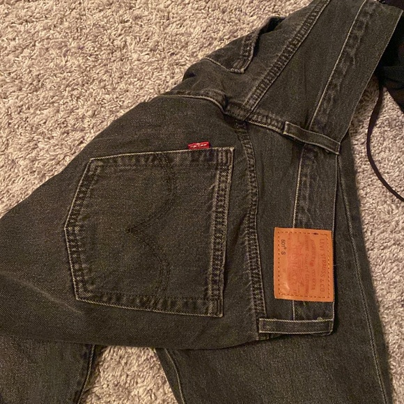 Levi black - Picture 3 of 3